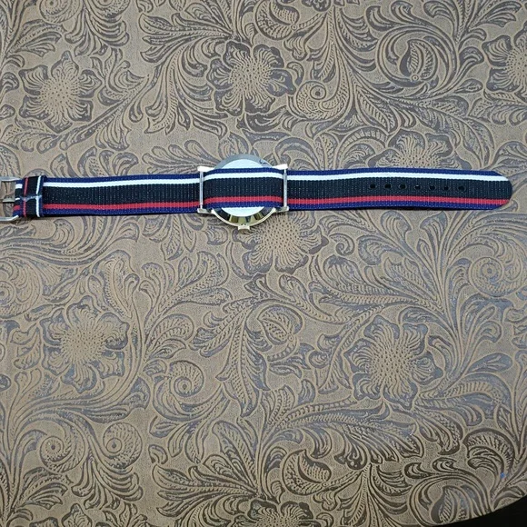 Vintage Spiro Agnew Stripe Band Collectible Wristwatch - Picture 4 of 6